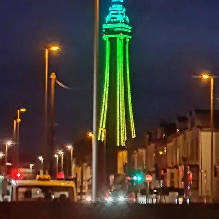 Tower Views 2 Bedroom House With Private Parking