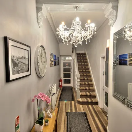 Guest house Rossall House , For Families & Couples