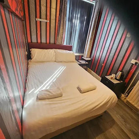 Tamarind Cove & Barrons Otel Blackpool
