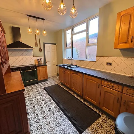 Anderton House, Unique 6 Bedroom * Blackpool