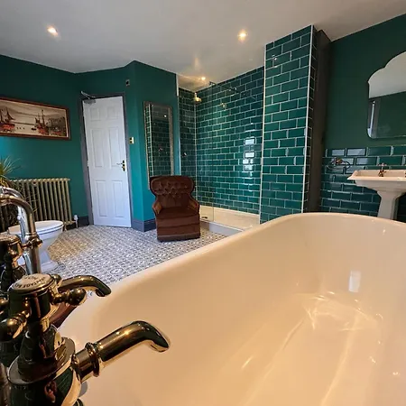 Anderton House, Unique 6 Bedroom Holiday home Blackpool