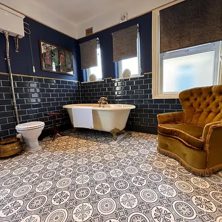 Anderton House, Unique 6 Bedroom Blackpool