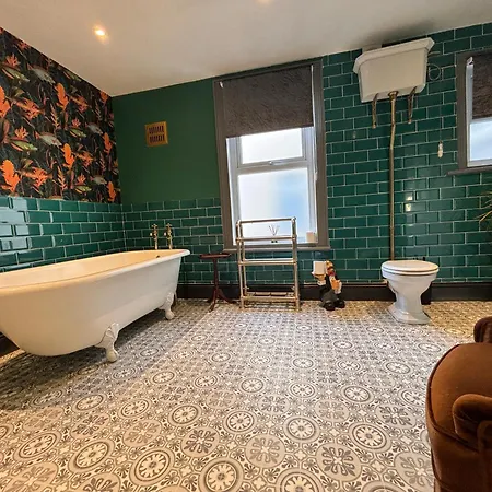 Anderton House, Unique 6 Bedroom Holiday home