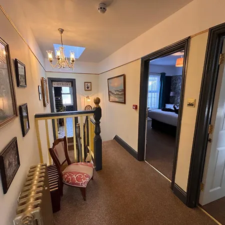 Anderton House, Unique 6 Bedroom Holiday home *