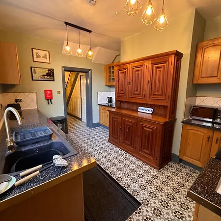 Anderton House, Unique 6 Bedroom * Blackpool
