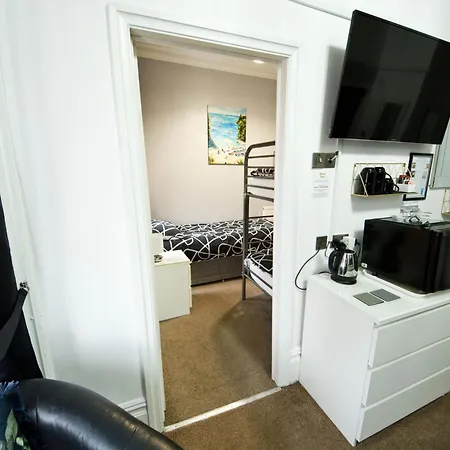 Guest house Rossall House , For Families & Couples