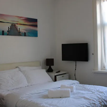 Lawnswood Apartment