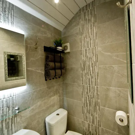 Rossall House , For Families & Couples Guest house 3*