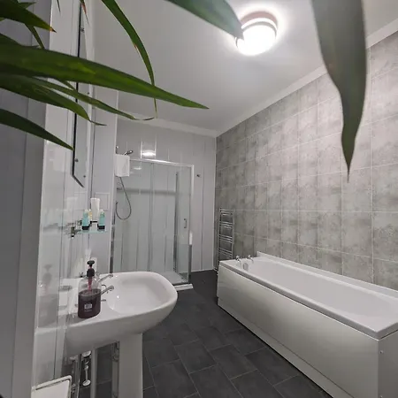 Hotel 33 *