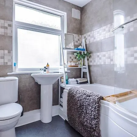 Holiday home Elegant 2bd Family Retreat Town Blackpool
