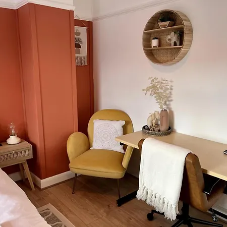 Elegant 2bd Family Retreat Town