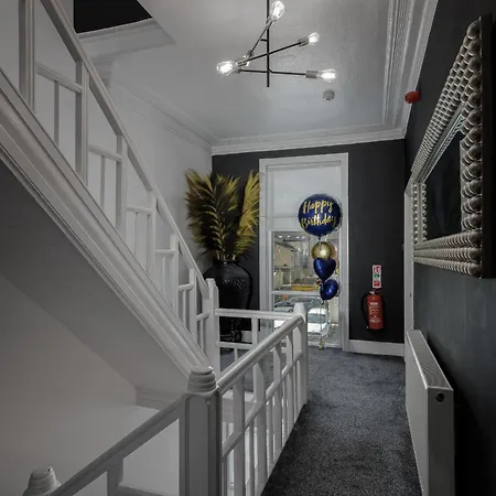 Mode St Chads Apartment *