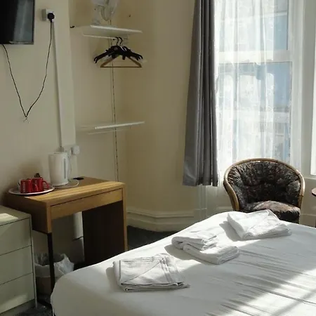 100 Pipers Bed and breakfast