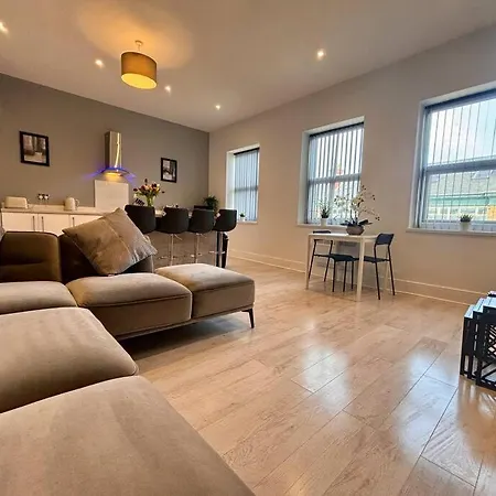 Teds Apartments-town Centre-apt3 Apartment *