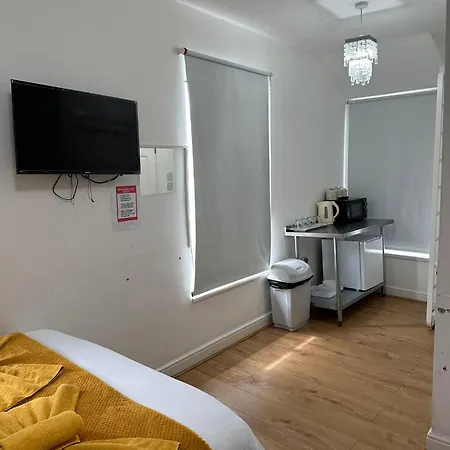 Guest house Ariana House Hotel-families And Couples Only