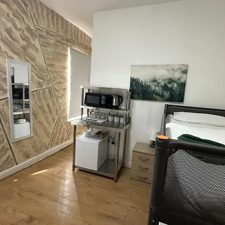 Ariana House Hotel-families And Couples Only Guest house Blackpool