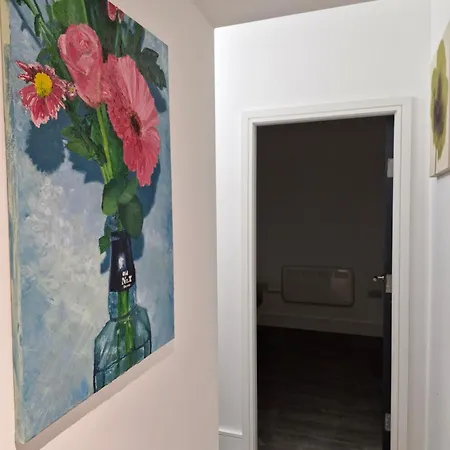 Viola In Bloom Apartment *