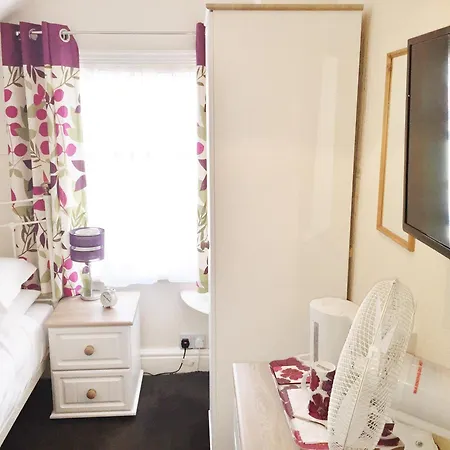 The Beechcliffe - Over 35's Only Affittacamere 3*