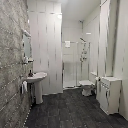 33 Hotel *