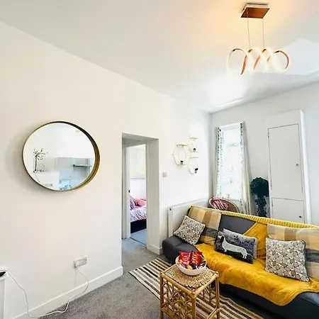 2 Bedroom With Seaside Views Apartment