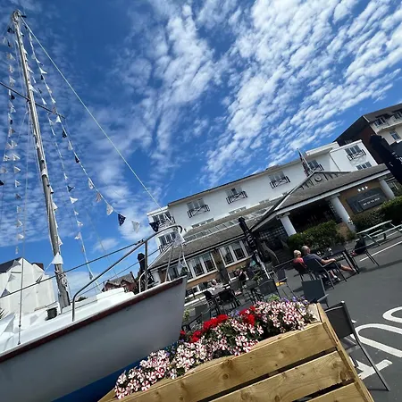 On The Prom At The Fernlea 3* Lytham St Annes