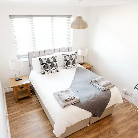 Stylish Modern In With Parking Apartment *