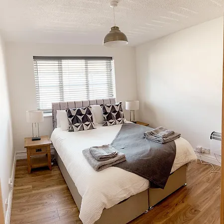 Stylish Modern In With Parking
