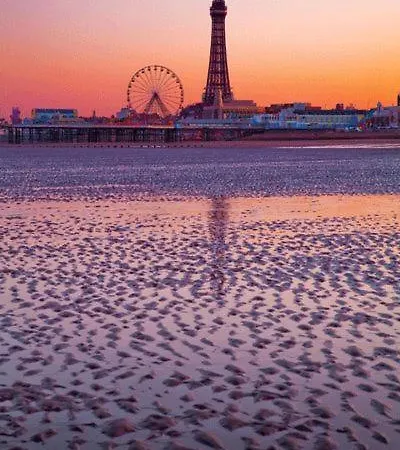 Bed and breakfast 100 Pipers Blackpool