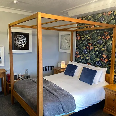 The Fossil Tree Hotel