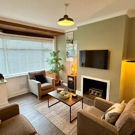 Elegant 2bd Family Retreat Town *