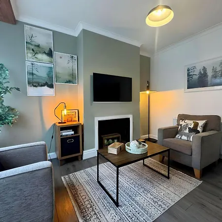 Elegant 2bd Family Retreat Town * Blackpool