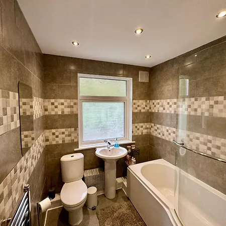 Elegant 2bd Family Retreat Town * Blackpool
