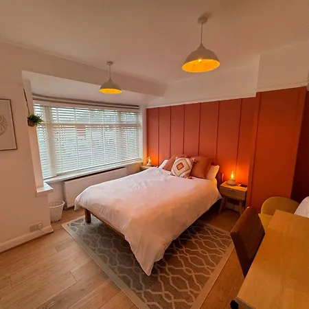 Elegant 2bd Family Retreat Town
