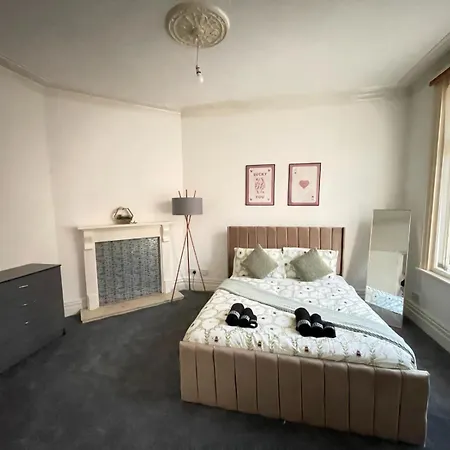 Holiday home Spacious 6-bedroom In Bedes,