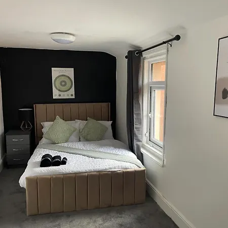 Spacious 6-bedroom In Bedes, Holiday home *