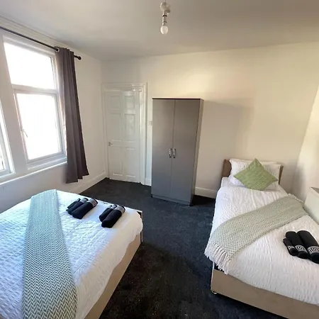 Holiday home Spacious 6-bedroom In Bedes, *