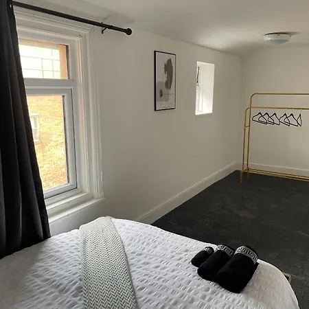 Spacious 6-bedroom In Bedes, Holiday home Blackpool