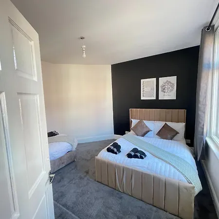 Spacious 6-bedroom In Bedes, Blackpool