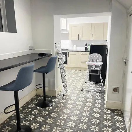 Spacious 6-bedroom In Bedes, * Blackpool