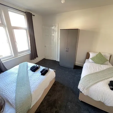 Holiday home Spacious 6-bedroom In Bedes,