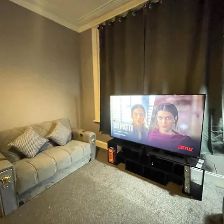 Spacious 6-bedroom In Bedes, Holiday home *