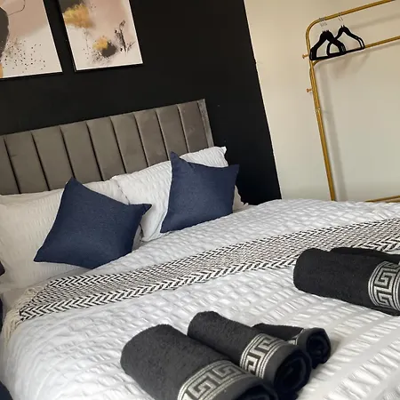 Spacious 6-bedroom In Bedes, Holiday home Blackpool