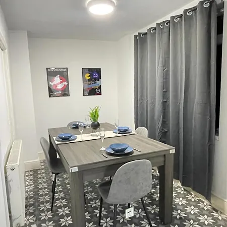 Spacious 6-bedroom In Bedes,
