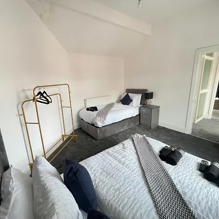 Holiday home Spacious 6-bedroom In Bedes,