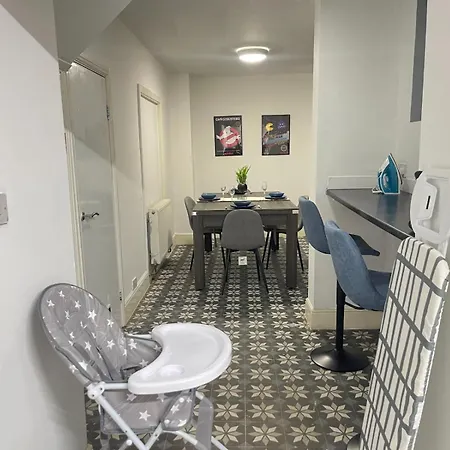 Spacious 6-bedroom In Bedes,