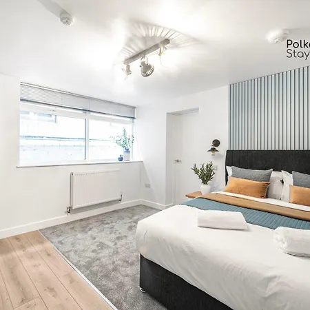 Aurum House At York Street, - By Polkastays *