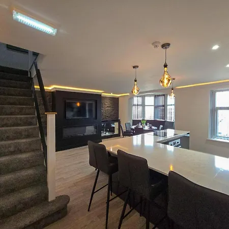 Bliss - Spacious 4-bed Apartment *