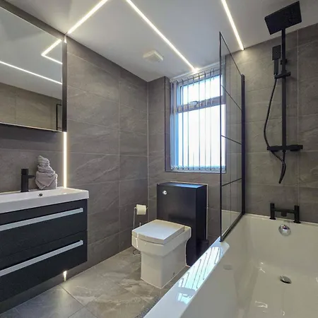 Bliss - Spacious 4-bed *