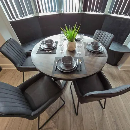 Apartment Bliss - Spacious 4-bed *