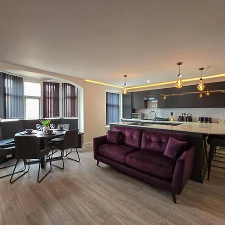 Bliss - Spacious 4-bed * Blackpool